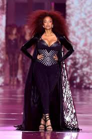 BREAKING NEWS:Tyra Banks walked the Victoria's Secret Fashion Show runway nearly 20 years after modeling retirement